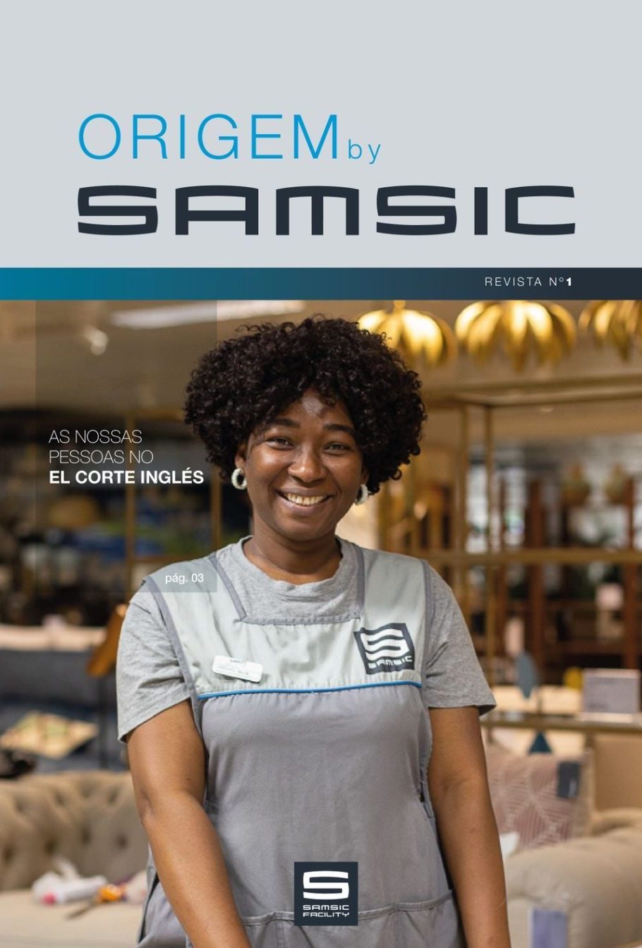 um colaboradora da SAMSIC dentro de uma loja