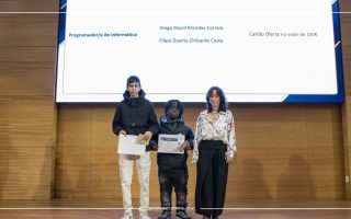 3 pessoas - num evento da casa pia