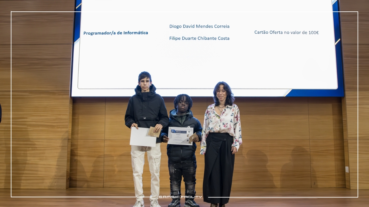 3 pessoas - num evento da casa pia