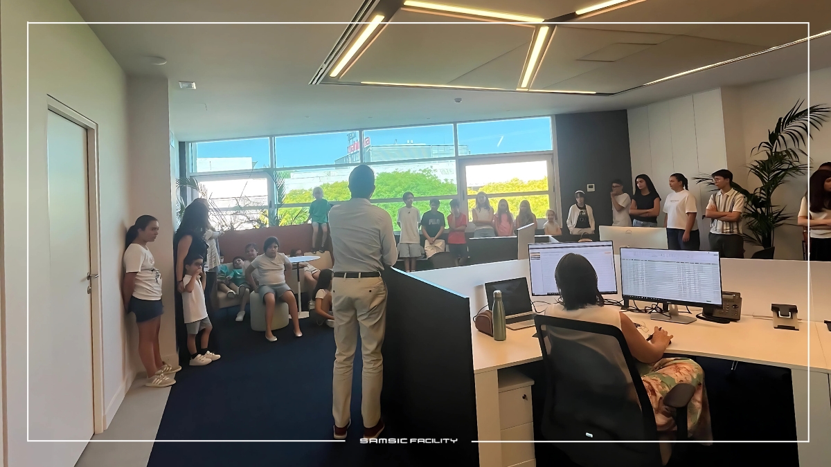 Crianças nas instalações da SAMSIC - SAMSIC JUNIOR