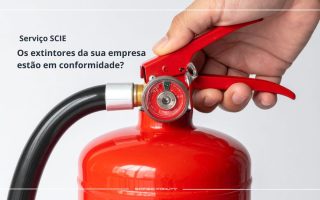 Extintor de incêndio utilizado em sistemas de segurança contra incêndios