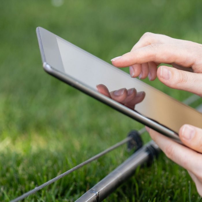 Plataformas de gestão digital, que permitem às equipas monitorizar remotamente o estado de várias áreas verdes